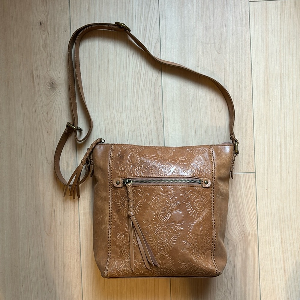 The Sak Ashland Cross Body Bag in Tabacco. Floral Embossed, with a boho vibe!